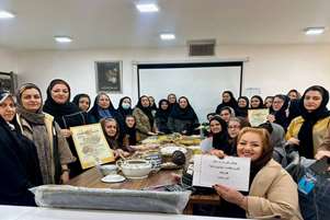 کارشناس تغذیه شبکه بهداشت قادرآباد با ارائه آموزش‌های لازم، بر اهمیت اصلاح الگوی مصرف، کاهش مصرف نمک و چربی و جایگزینی نان‌های سالم به جای نان‌های فاقد سبوس تأکید کردند